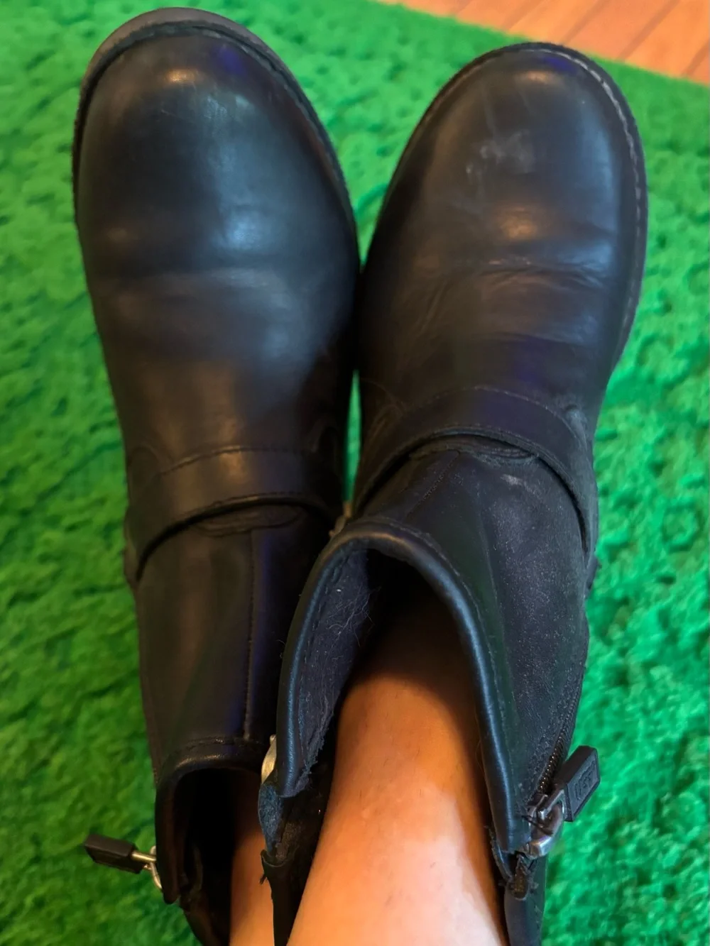 UGG Girls Black Leather Zip Boots Fits Women’s 6.5